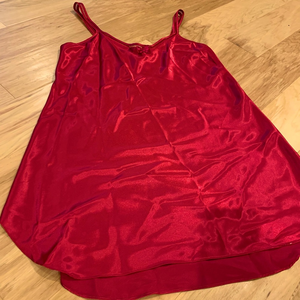 Secret Treasures Deep pink Chemise with cut out straps and little bow sz medium